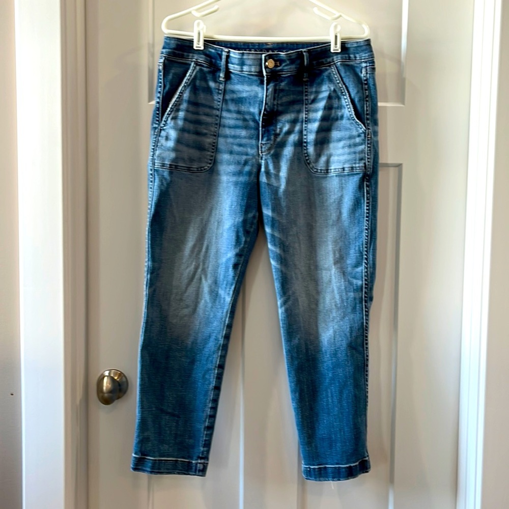 WHBM Everyday Soft Straight Crop Jean